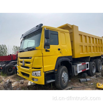 Tangan kedua Howo 375hp 6x4 digunakan truk dump